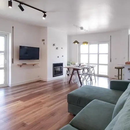 Prow House Ferrel (Leiria)
