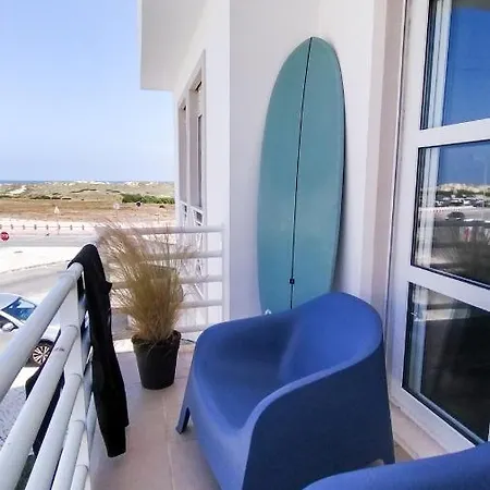 Prow House * Ferrel (Leiria)
